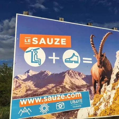 Tres Agreable, Toutes Saisons Avec Parking Enchastrayes