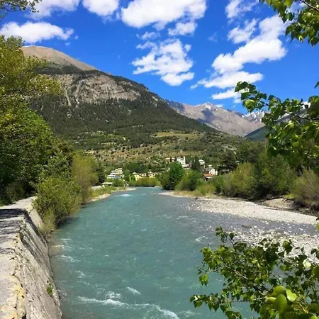 Tres Agreable, Toutes Saisons Avec Parking * Enchastrayes