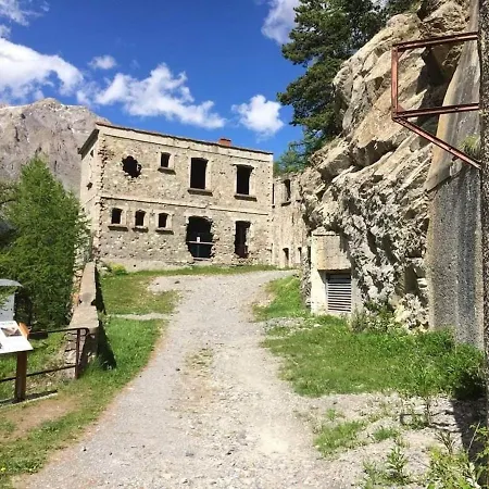 Tres Agreable, Toutes Saisons Avec Parking Apartament Enchastrayes